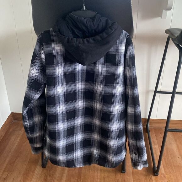 Volcom Men's Black and White Plaid flannel Jacket. Size small never worn - Picture 2 of 6